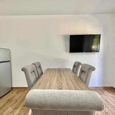 In 42942 Apartment *