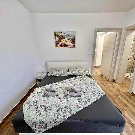 In 42942 Apartment Dramalj
